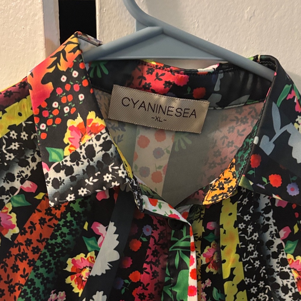 Women's Multicolor Patterned Top - Picture 2 of 6
